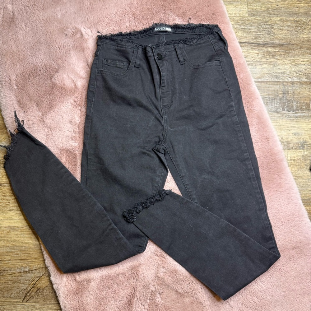 Fashion Nova Black Skinny High-Rise Jeans with Frayed Waist